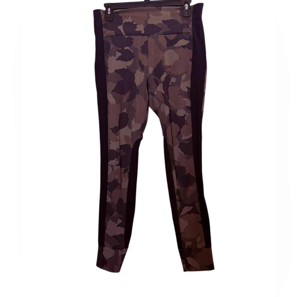 Athleta Women’s Essex Camouflage Leggings with Black Panel Accents sz M